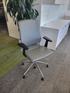 C72855 - Leather Vitra Meda 2 Conference Chair