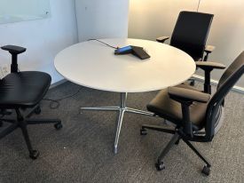 T23533 - 42" Coalesse Round Table