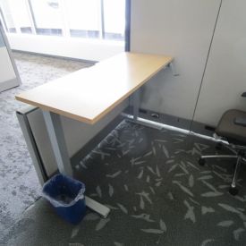 D23375 - Humanscale Float Sit-Stand Desks