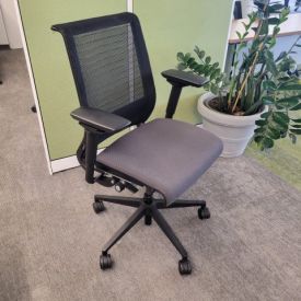 C72045 - Steelcase Think Chairs