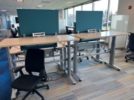 D23370 - Steelcase Ology Height-Adjustable Desks