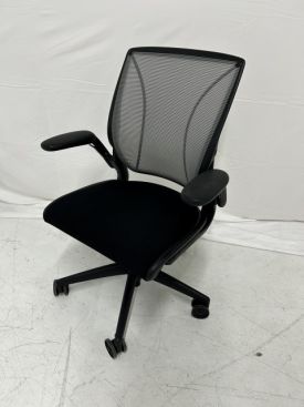 C72011 - Humanscale World Chairs