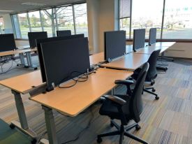 D23381 - Steelcase Ology Height-Adjustable Desks