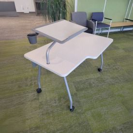 D23206 - Teacher Desks