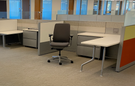 W7337 - Steelcase Answer Workstations