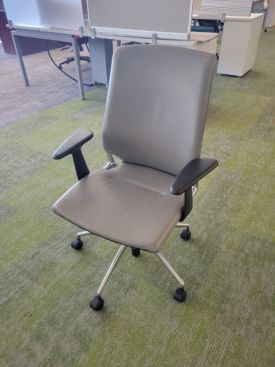 C72853 - Leather Vitra Meda 2 Chair