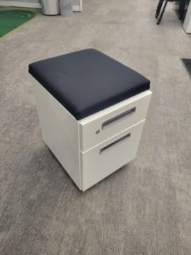 F7300 - Mobile Pedestals